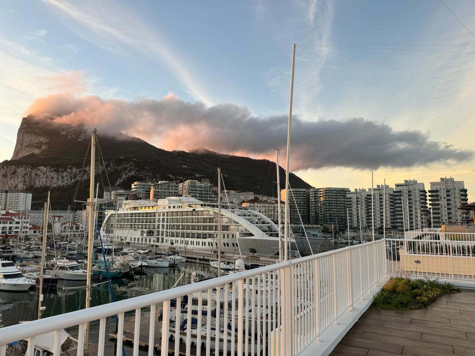 Marina Club Luxury Private Studio With Pool And Incredible Views Gibraltar Exterior foto